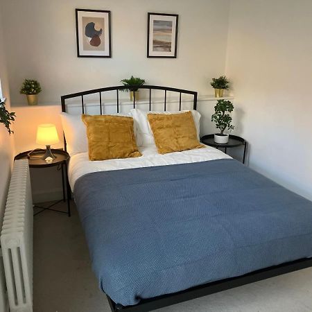 דירות אפסום Magnificent Refurbished 1 Bed Flat Few Steps To High St ! - 4 East House מראה חיצוני תמונה