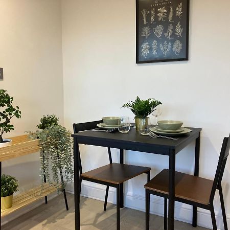 דירות אפסום Magnificent Refurbished 1 Bed Flat Few Steps To High St ! - 4 East House מראה חיצוני תמונה