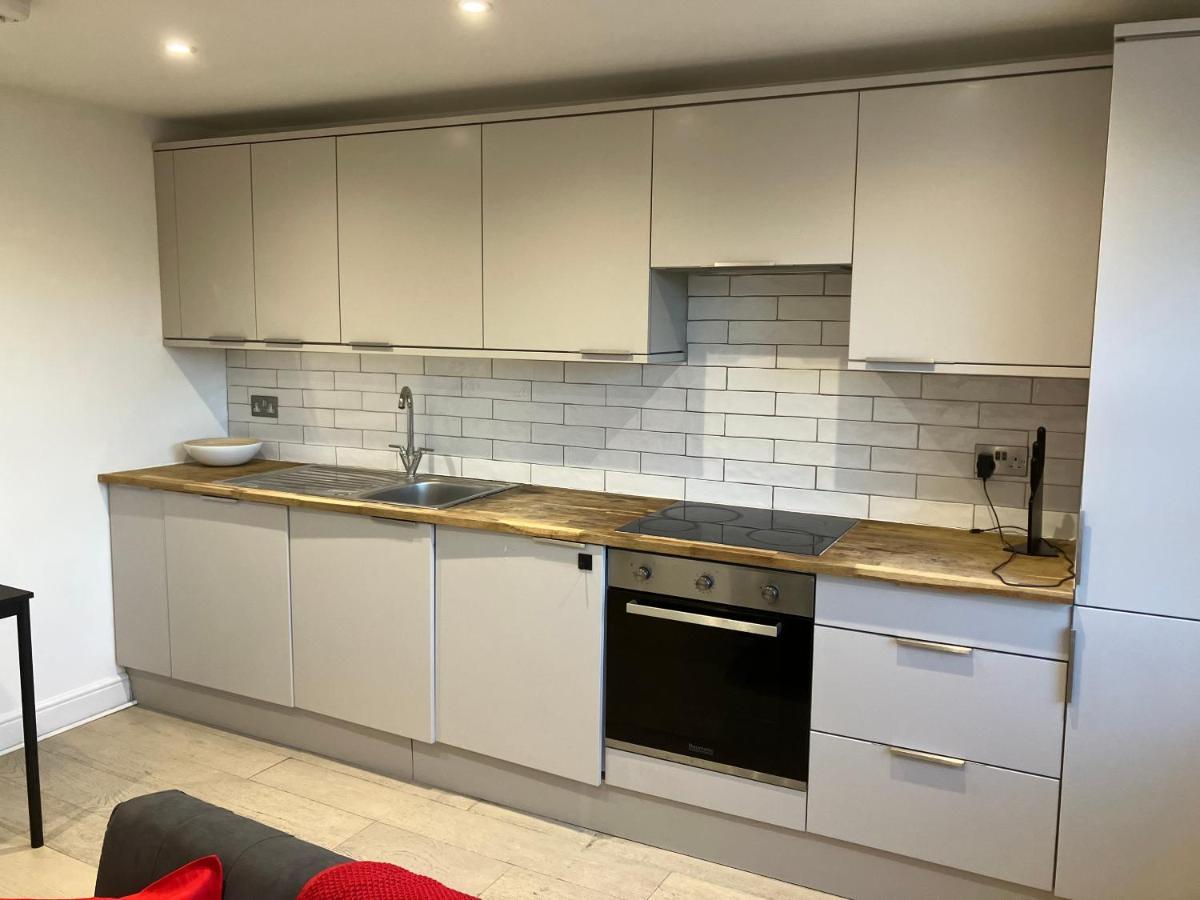 דירות אפסום Magnificent Refurbished 1 Bed Flat Few Steps To High St ! - 4 East House מראה חיצוני תמונה