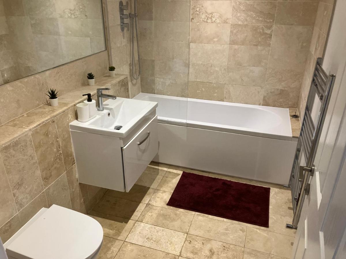דירות אפסום Magnificent Refurbished 1 Bed Flat Few Steps To High St ! - 4 East House מראה חיצוני תמונה